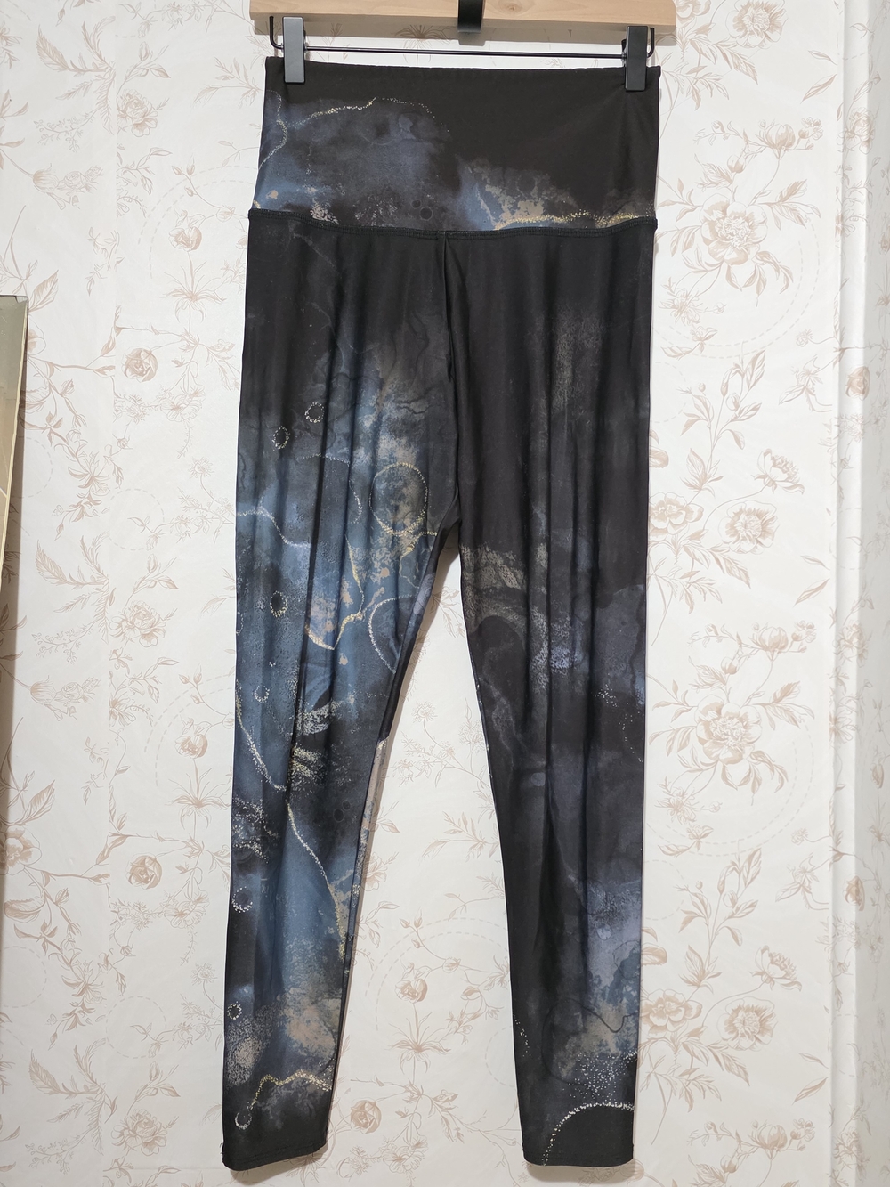 Onzie Black and White Activewear Leggings